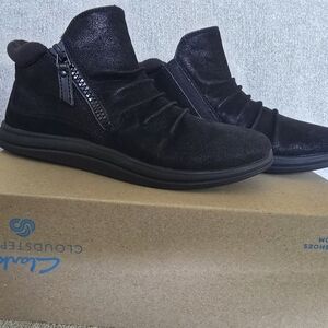 NEW Clarks Black Ankle Flat Boots Size 6 Booties Comfy Easy Fun Zipper